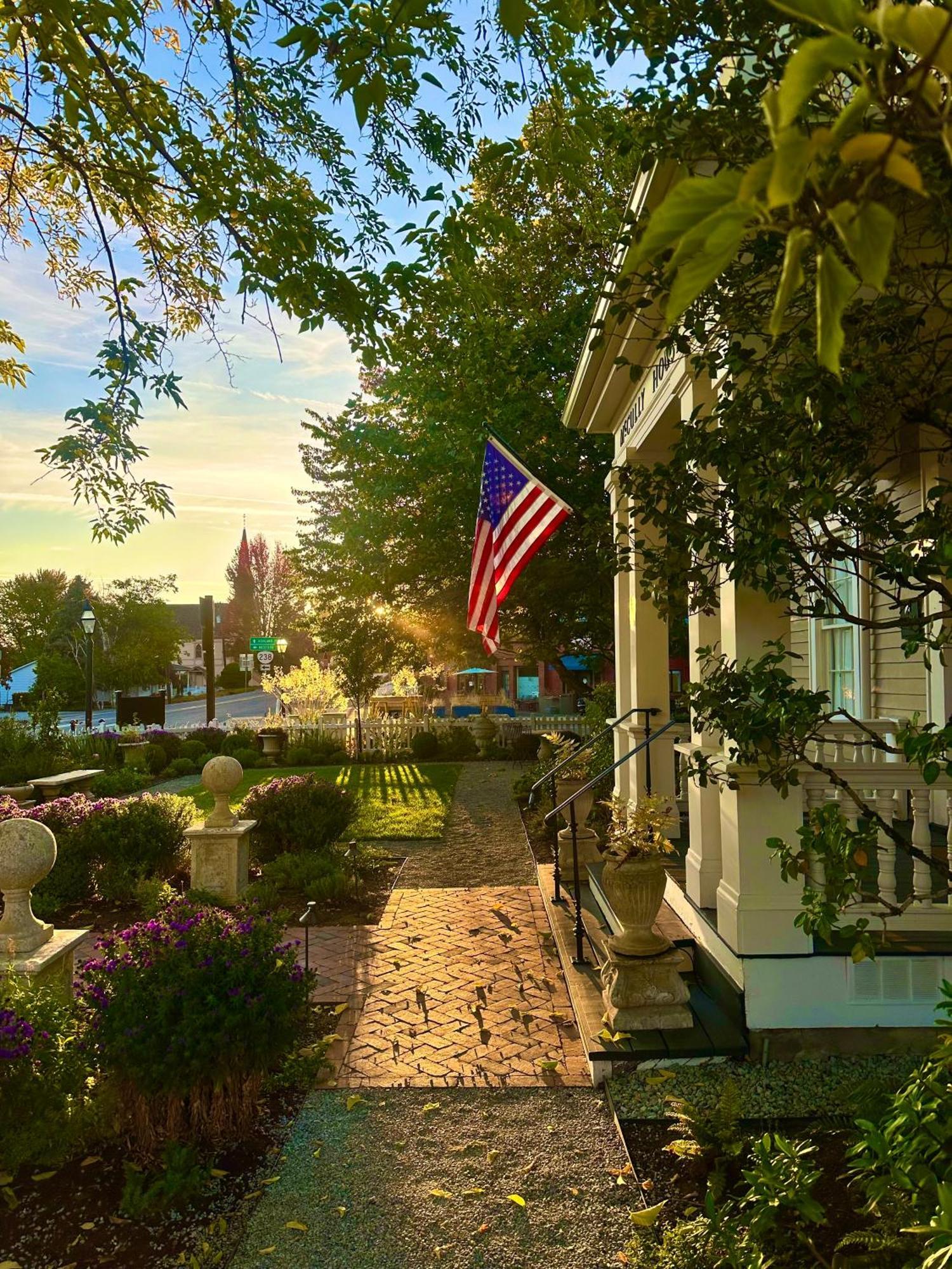 Mccully House Inn Jacksonville Exteriör bild